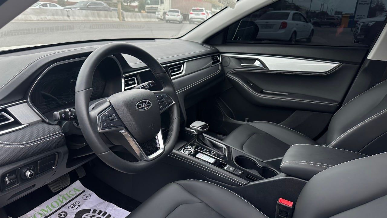 JAC J7 автомобиль
