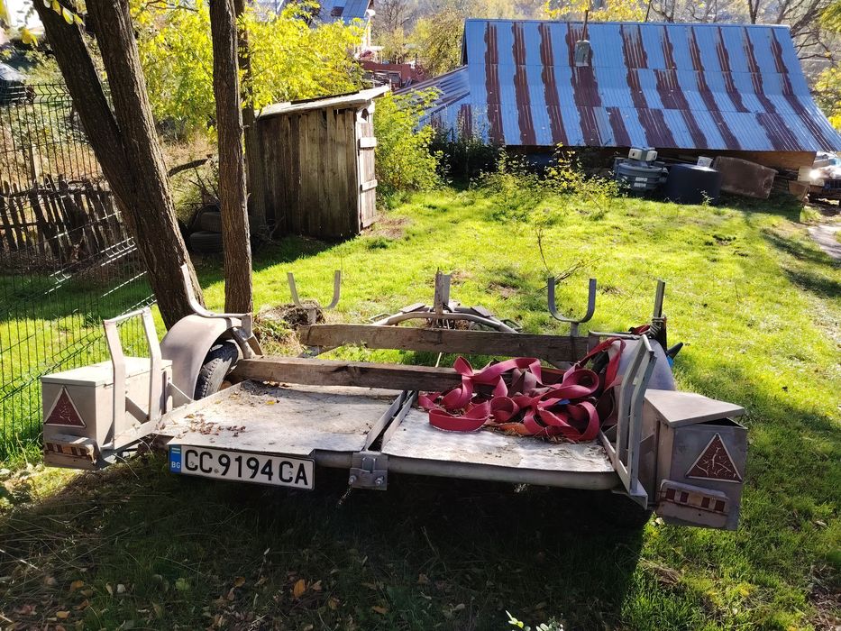 Vand remorcă militară