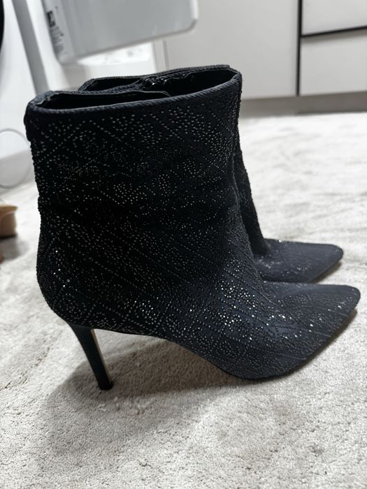 Уникални бити Guess