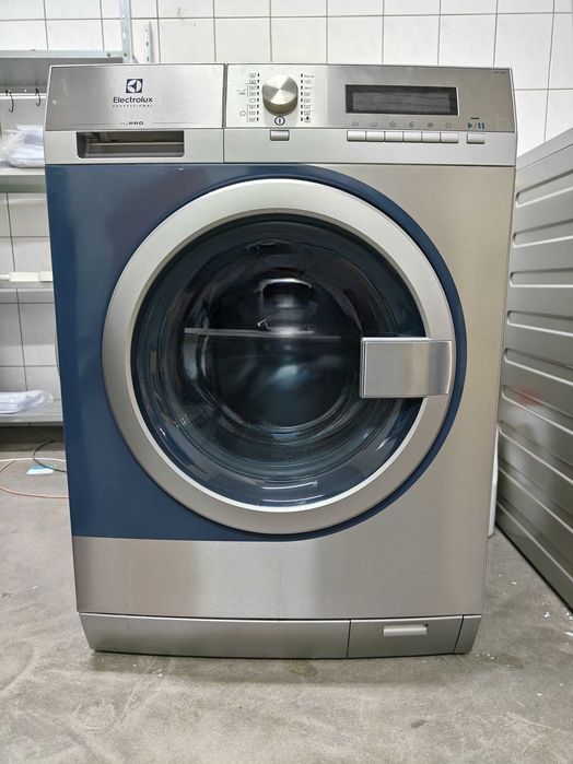 Професионална пералня Electrolux WE170P