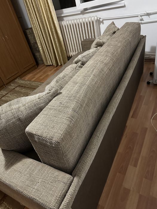 Ocazie! Canapea extensibila 2.20m pe 1.60m in stare buna+5 perne