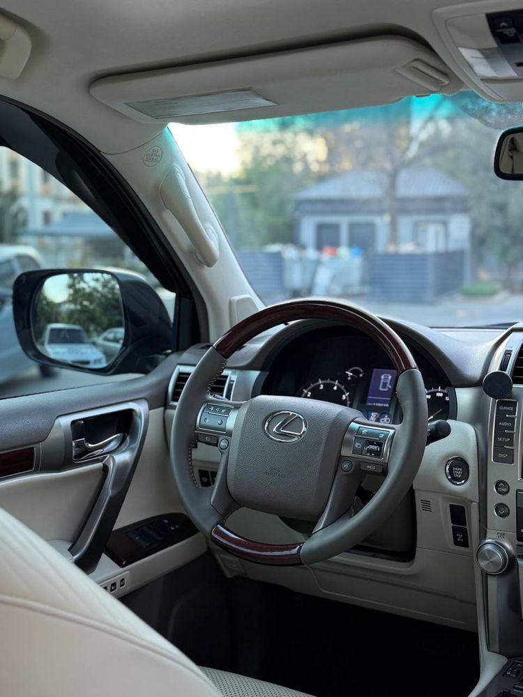 Lexsus GX 460.