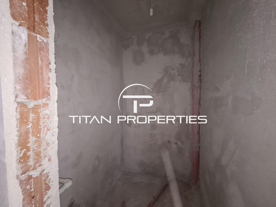 Многостаен апартамент с панорамна гледка в жк. Тракия