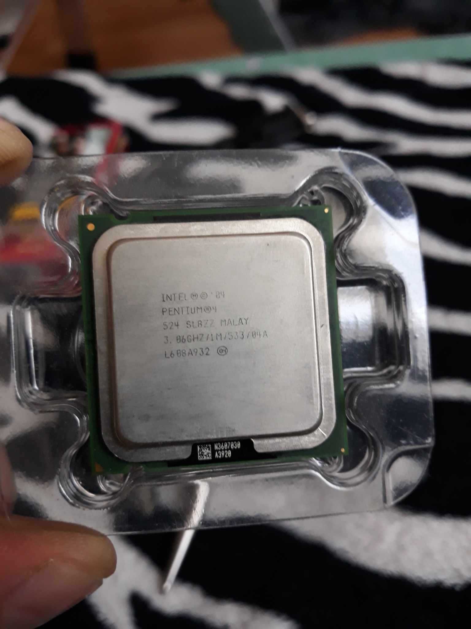 Procesor Intel Dual Core si Amd 2 nuclee - (4M Cache, 2.93 GHz, - FU.