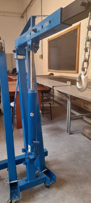 Macara hidraulica folosita in atelierele mecanice