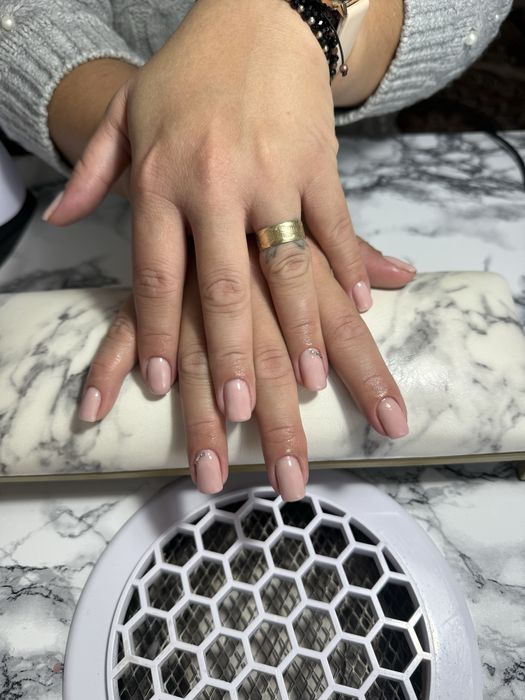 Unghii cu gel sau semi