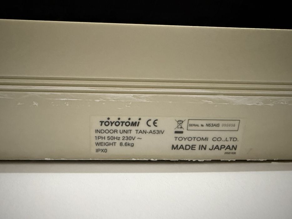 Климатик TOYOTOMI TAN-A53/V – вътрешно тяло, работи отлично