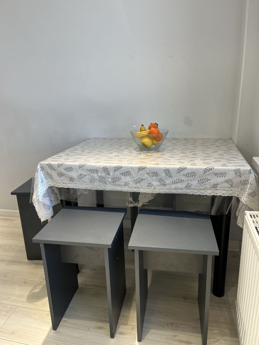 Стол и стулья . Стулья 4-шт