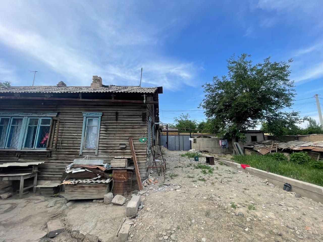 Продаётся дом на участке 4 сот.