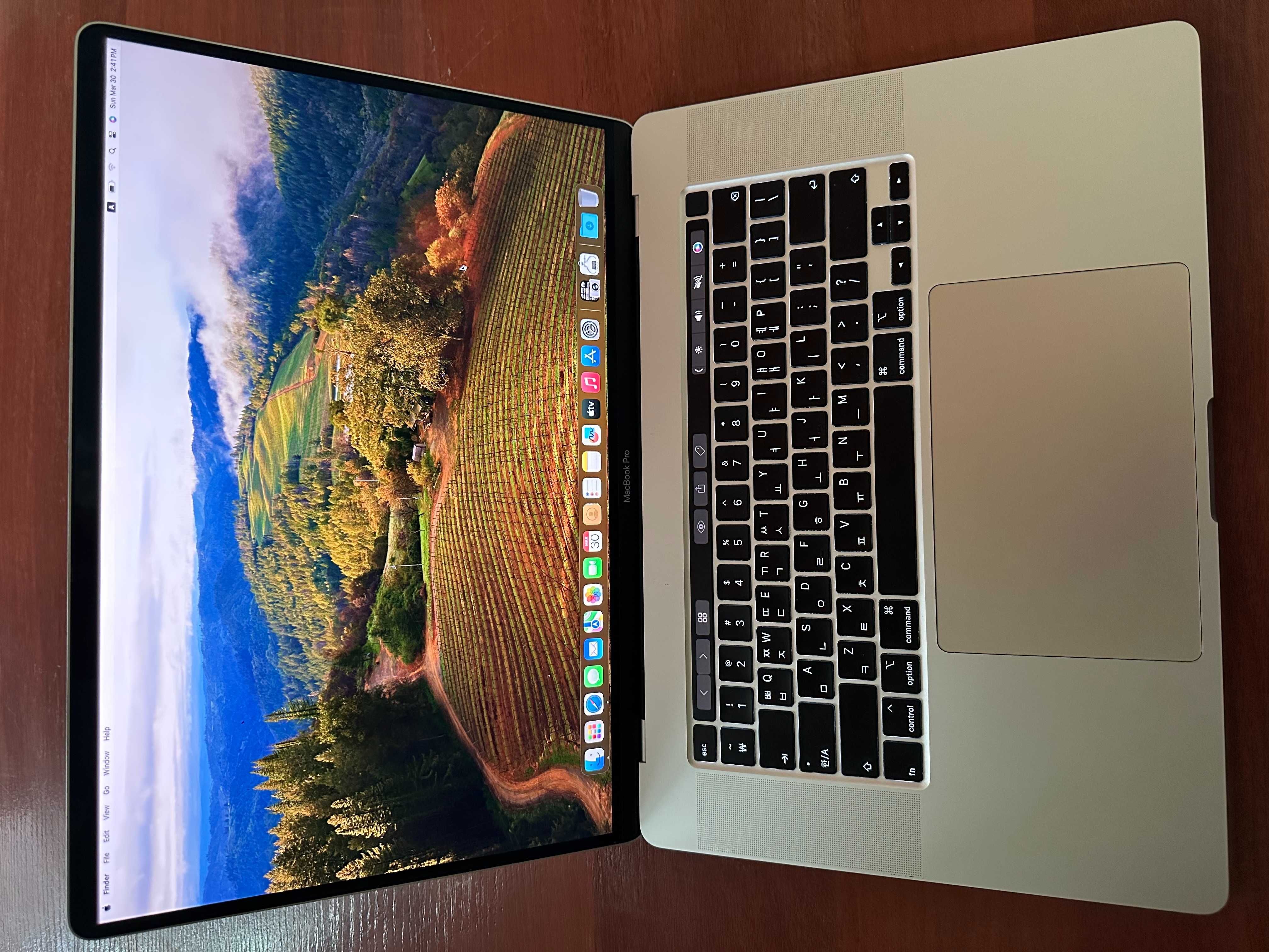 Macbook Pro 16 inch, 16gb, 512SSD