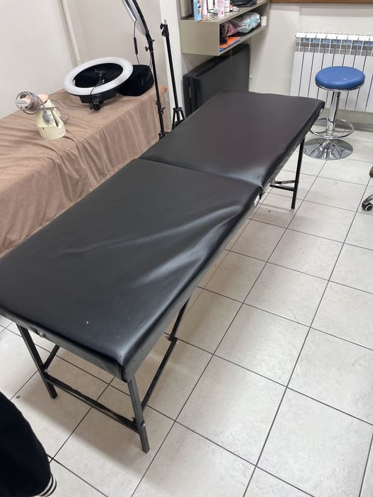 Продам две кушетки чемоданы