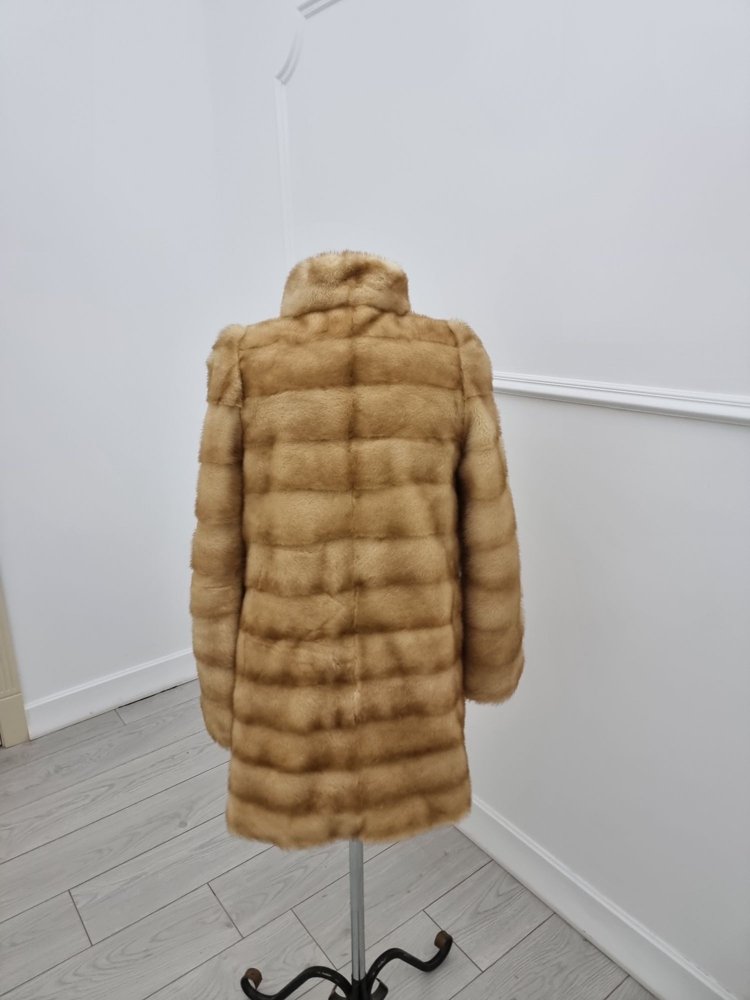 Продам шубу норковую