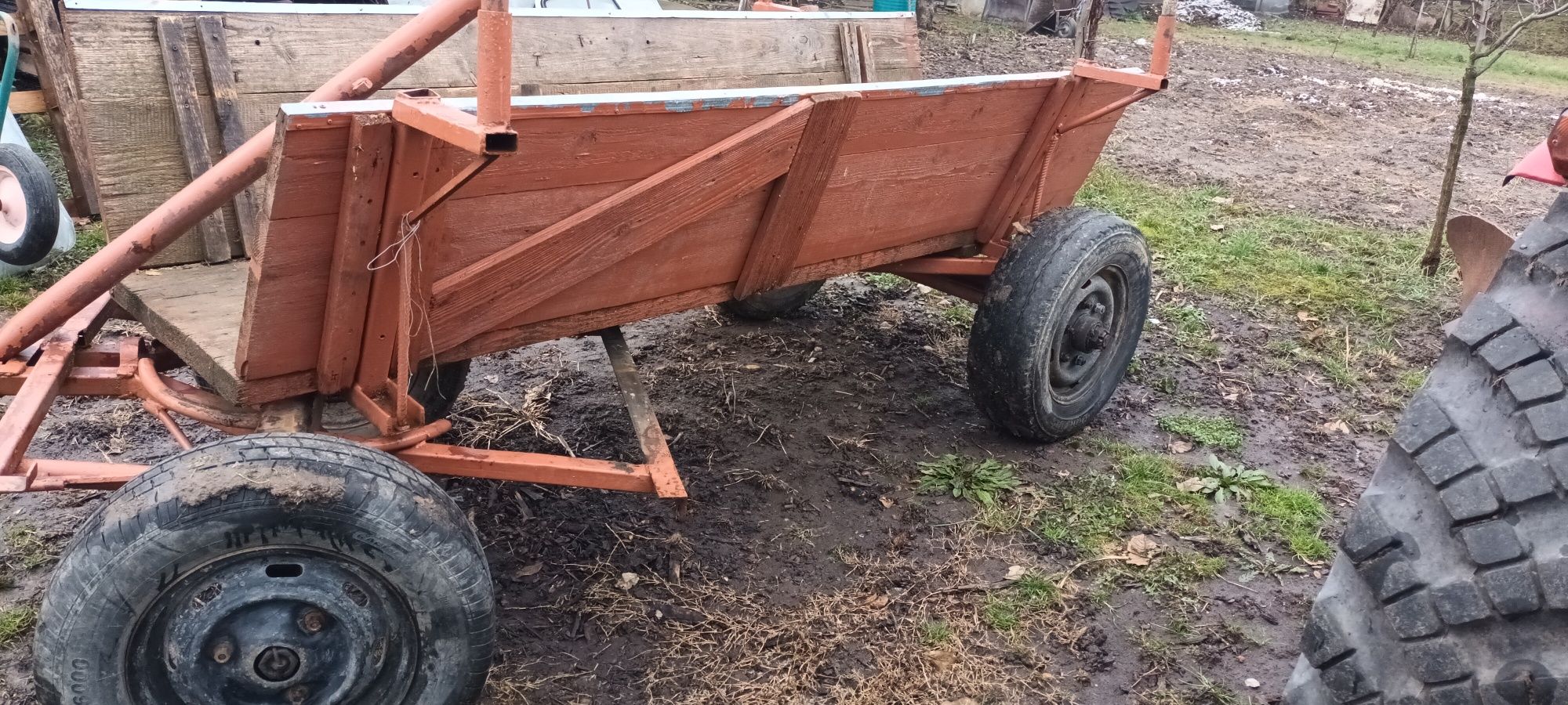 Vând tractor în 3 pistoane