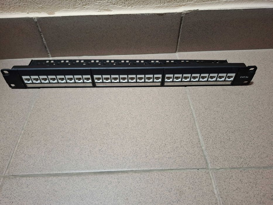 Patch panel RJ45 CAT.5E - 24 de porturi
