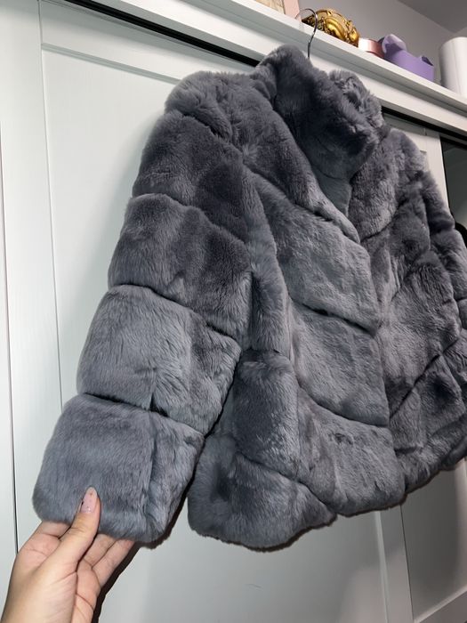 Hainuta de blana -> bleu-gri deschis