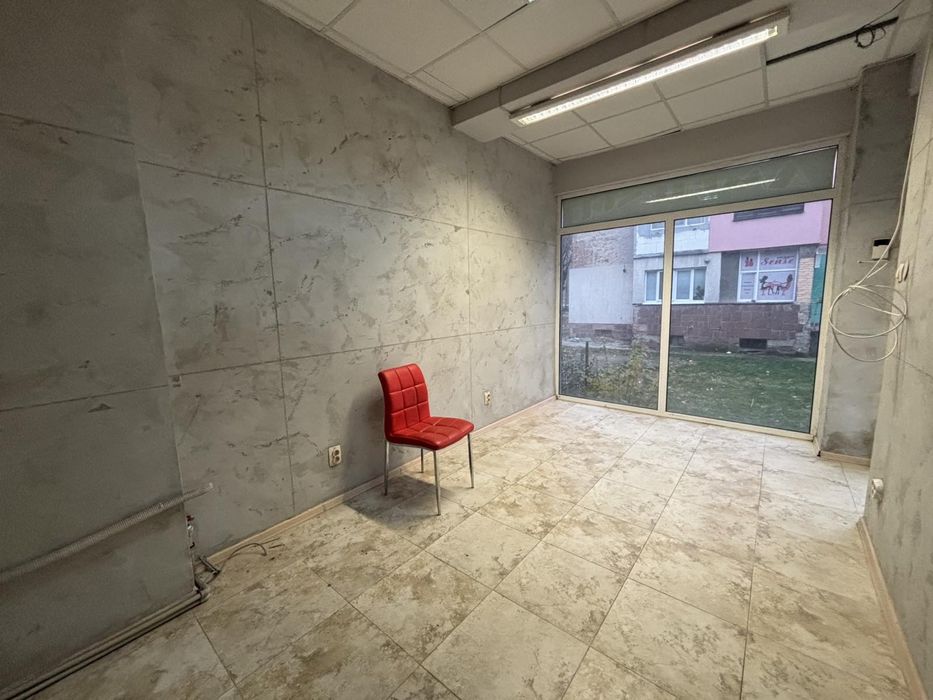 Дава се под наем Магазин в Перник, Ладовица - 15 кв.м за 204 € - Снимка #1