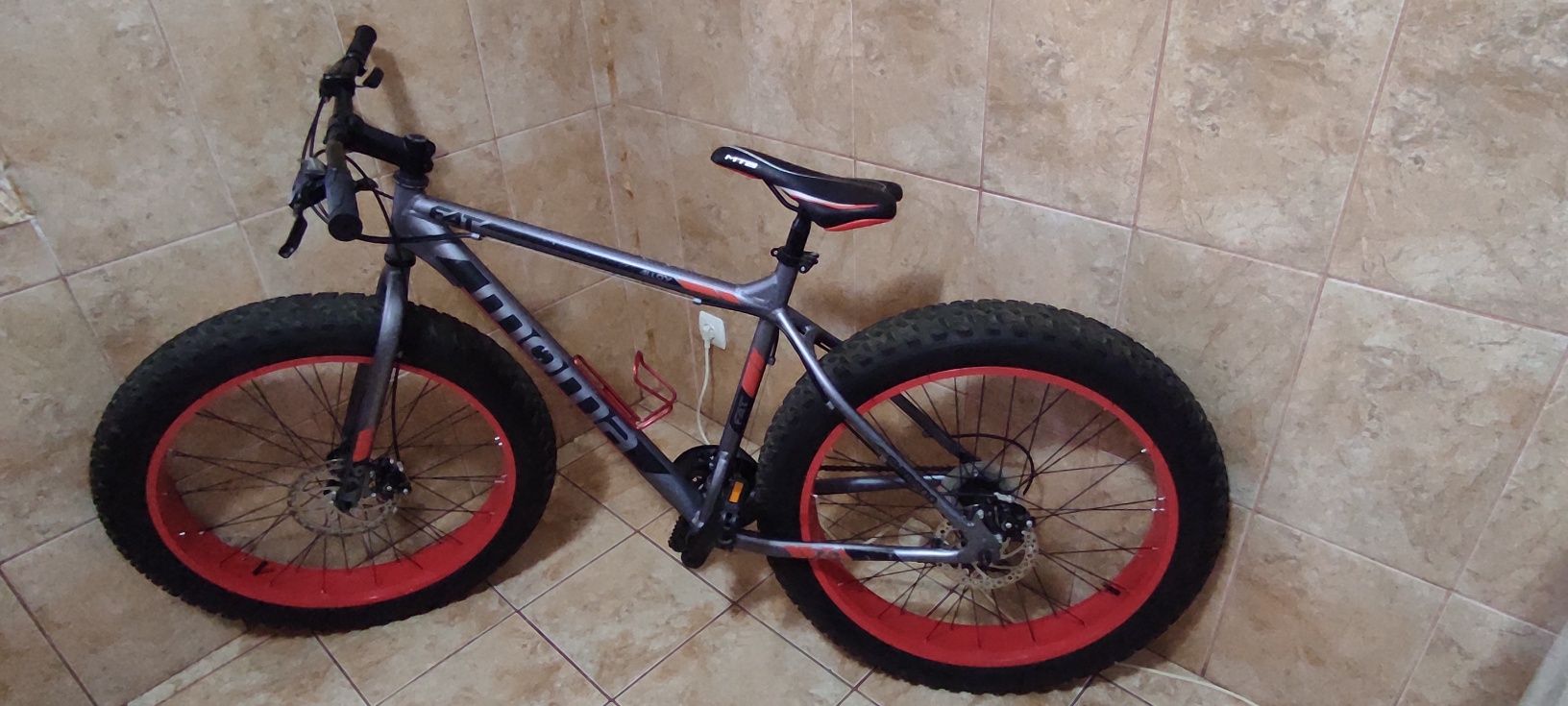 Vând bicicleta Fat Bike