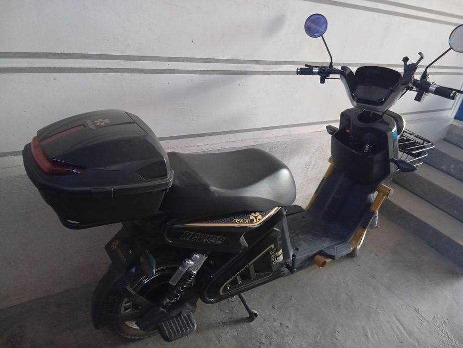 Skuter srochna sotiladi