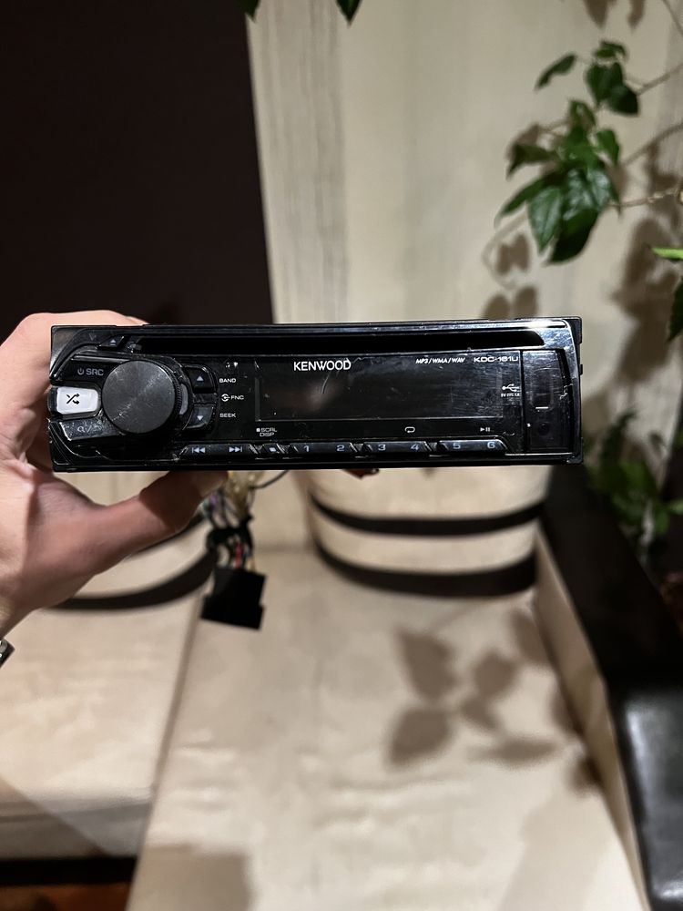 Плеър за кола Kenwood kdc-161u и Pioneer 3000u