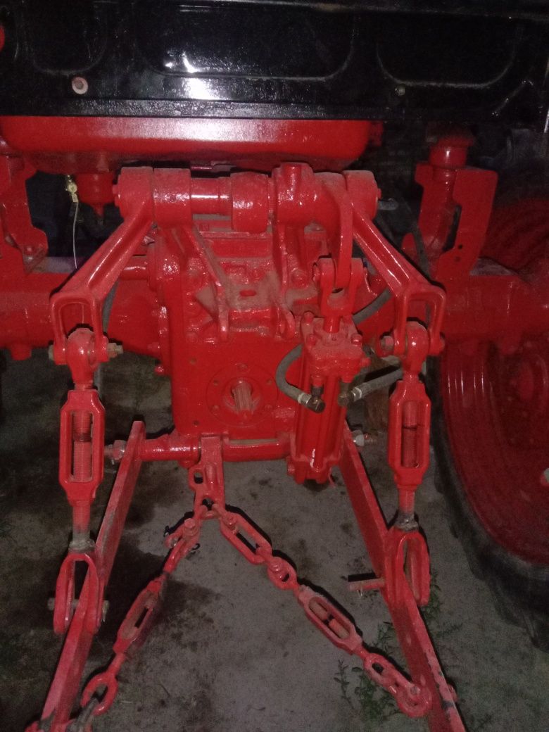 T 28 traktor sotiladi  holati  yangiday  noldan  yigʻilgan hama  zapch