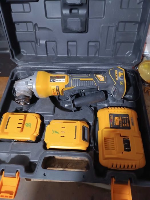 Ъглошлайф на батерия