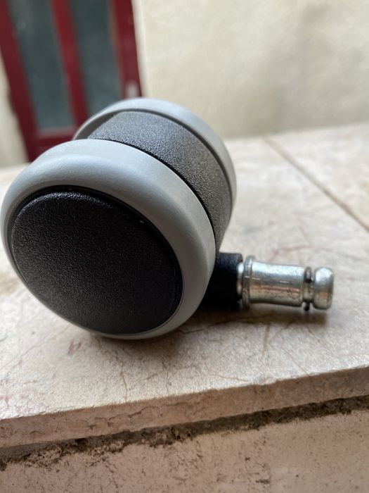 vand roti pretul este de 6 lei bucata, negociabil