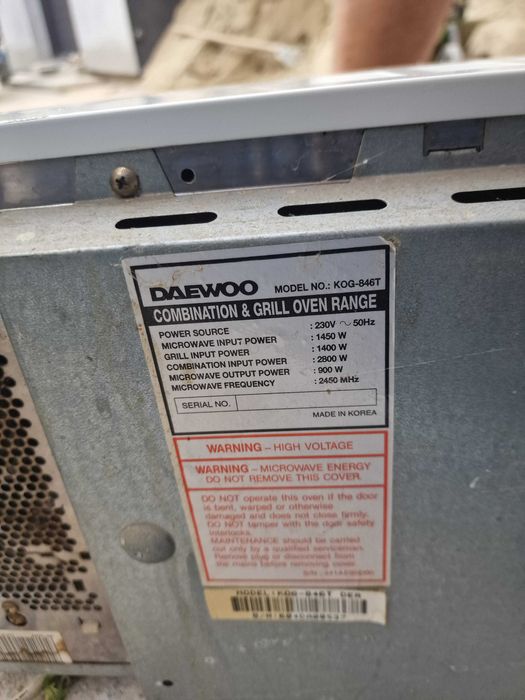 Cuptor cu microunde DAEWOO marime mare foarte curat si bun functional