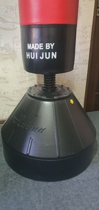 Продаю срочно напольную боксерскую грушу