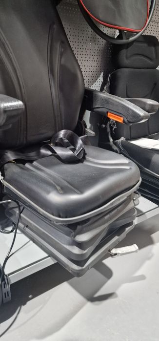 Scaun tractor utilaje agricole cu suspensie de tip burduf pret 1980 le