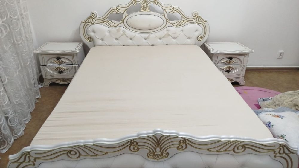 Продам двухспальная кровать с прикроватными тумбочками