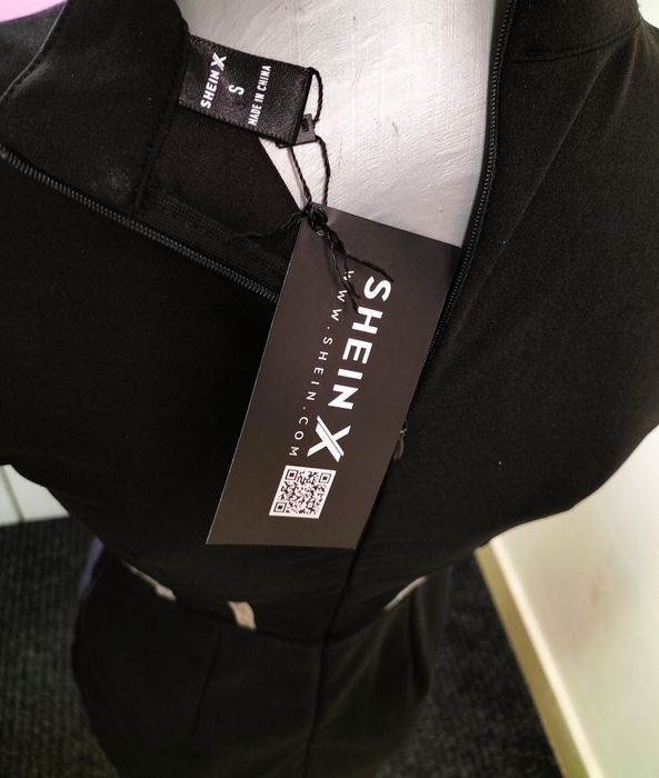 Rochie neagra eleganta de lux
Lena Fashion
600,00 lei

Eleganța pe car