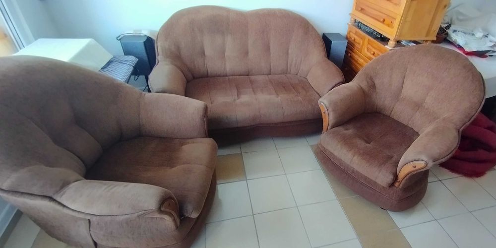 Двуместен диван и фотьойли плюс бонуси