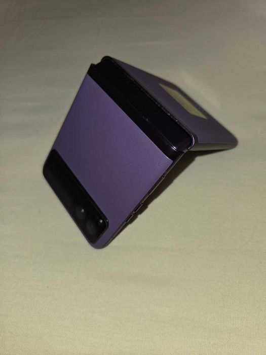 MOTOROLA RAZR 40 с гаранция