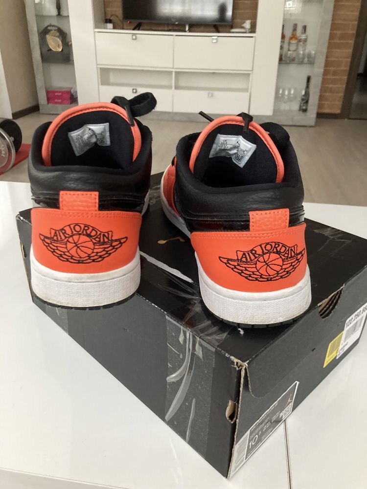 Jordan 1 SE Black Turf Orange