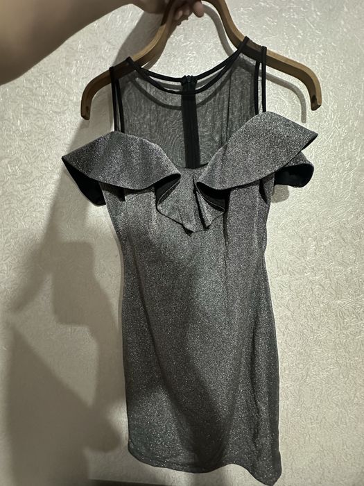 Вечернее,нарядное платье в хорошем состоянии.Блестящее,хорошо сидит