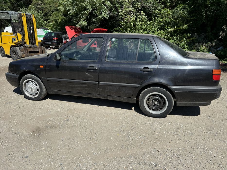 Фолксваген Венто бензин на части.