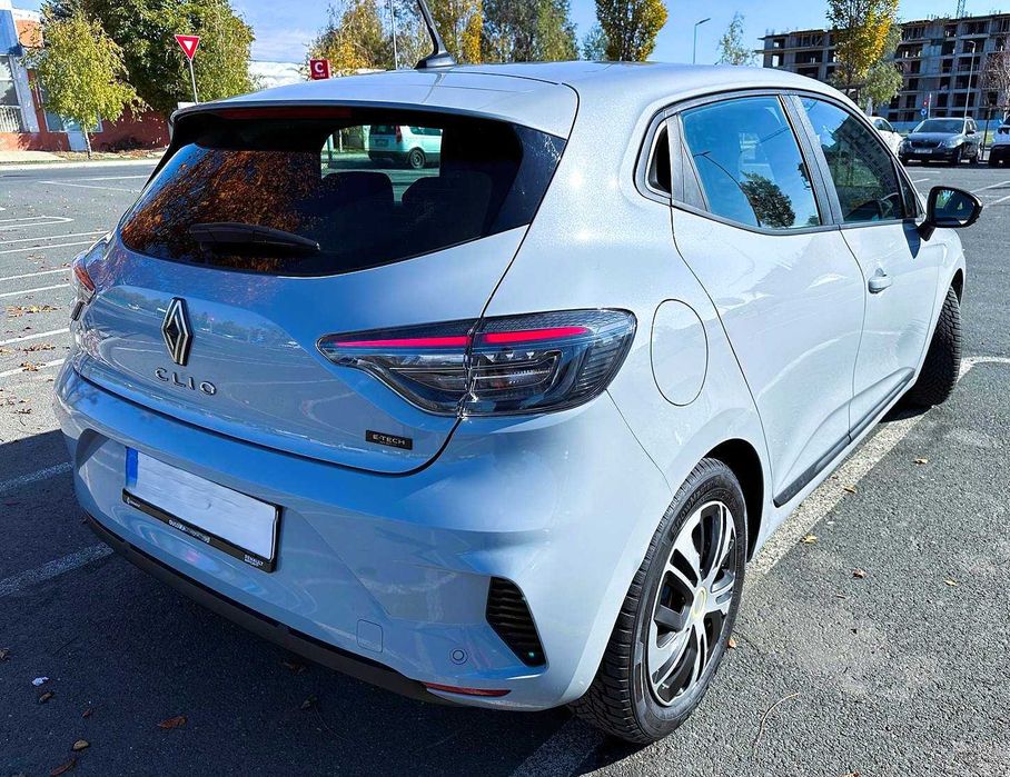 Clio Evolution E-tech 145cp -inmatriculat 04.2024- 17.000km- Impecabil