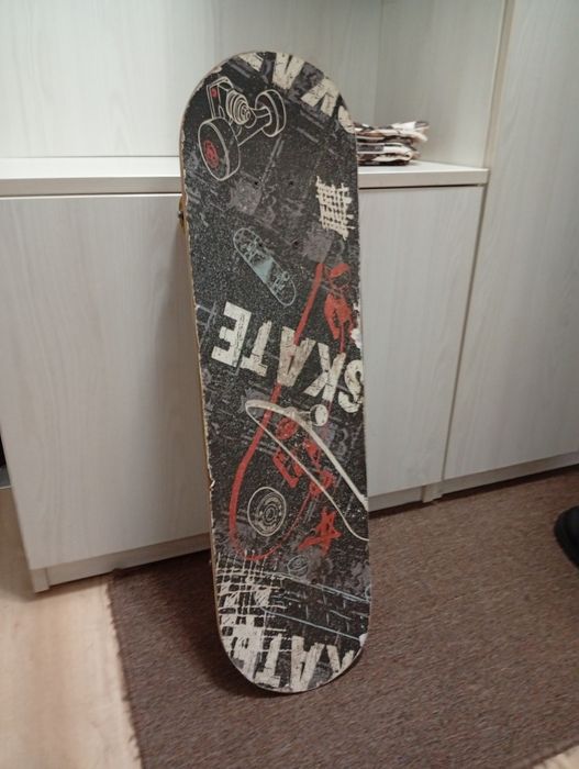 Vând Skateboard.