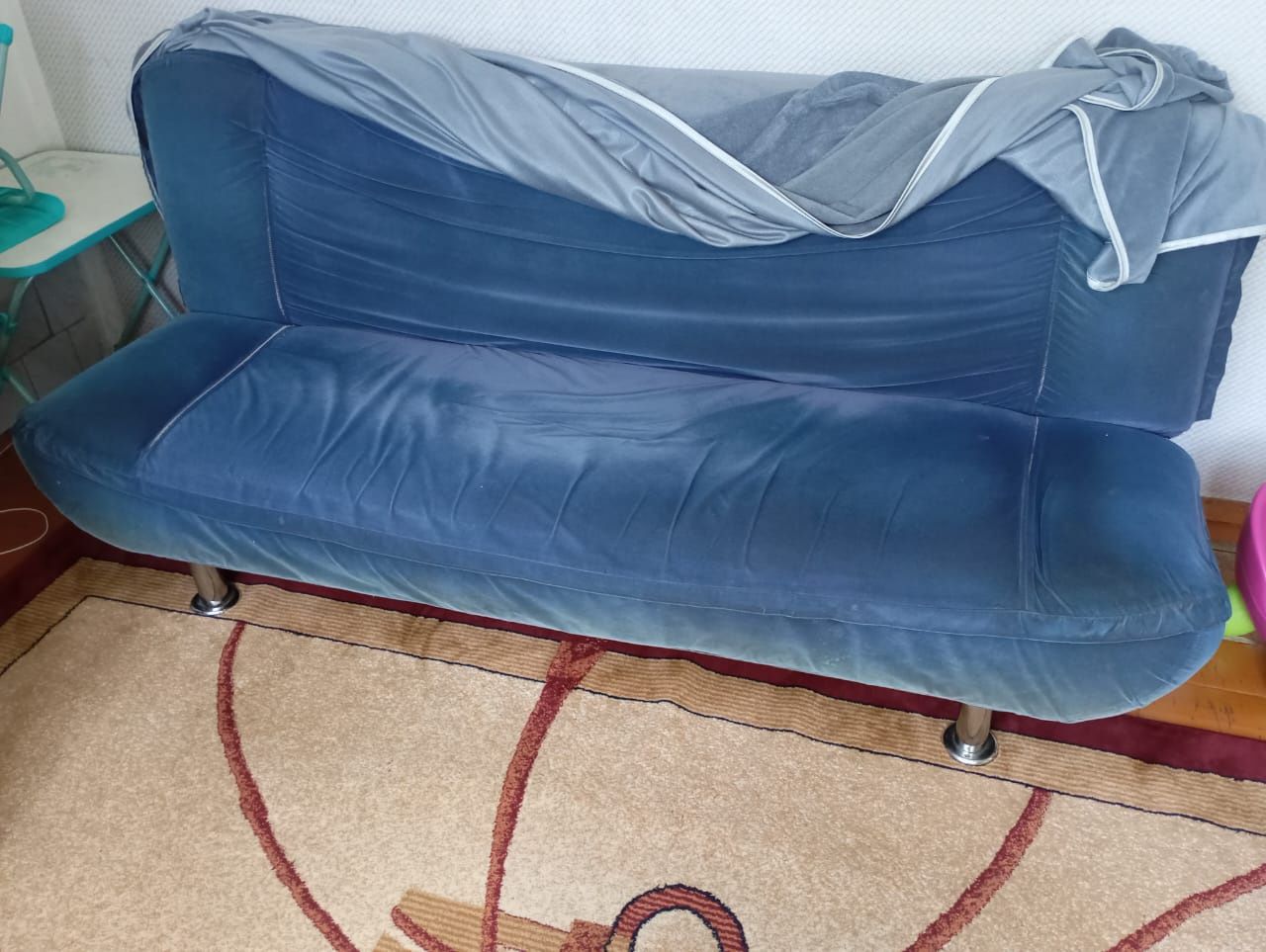 Продам диван и два кресла