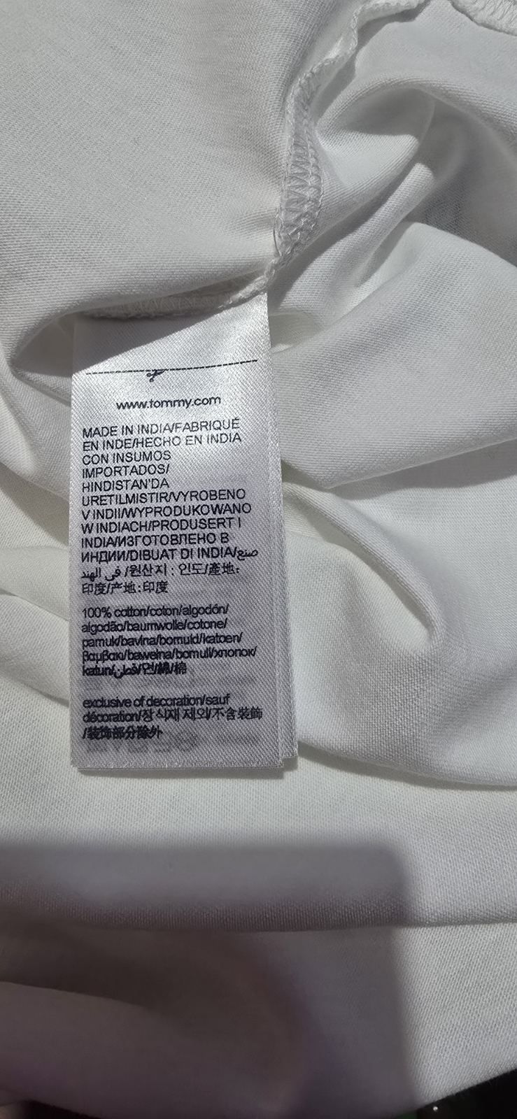 Нова със етикет.  Блузка оригинална.   TOMMY HILFIGER