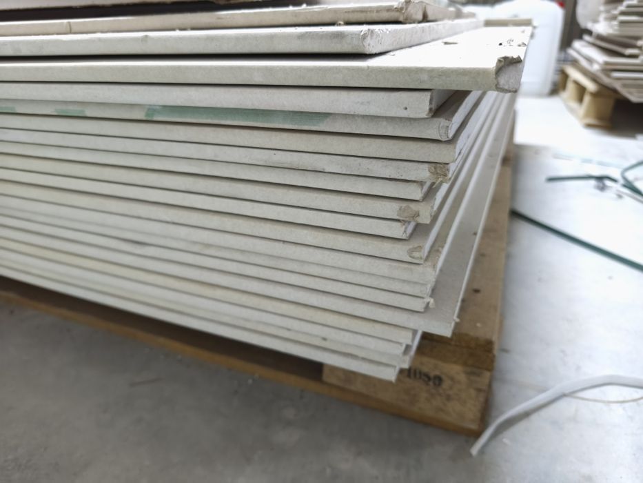 Продавам 60 кв.м  20 листа - гипсокартон 12.5 мм