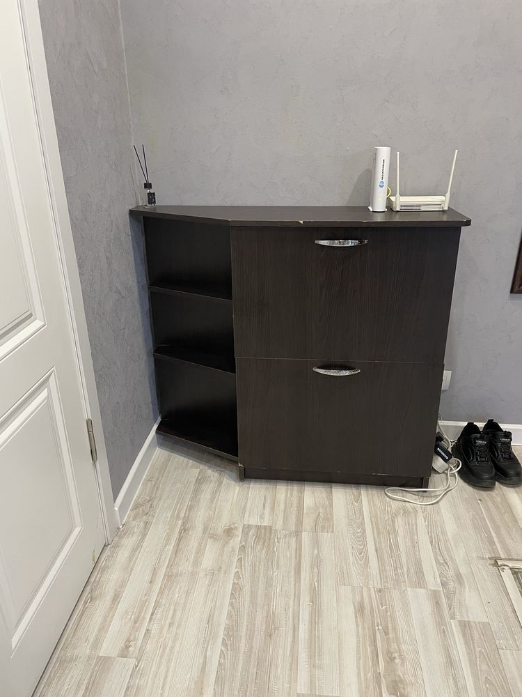 Продам тумбу в прихожию