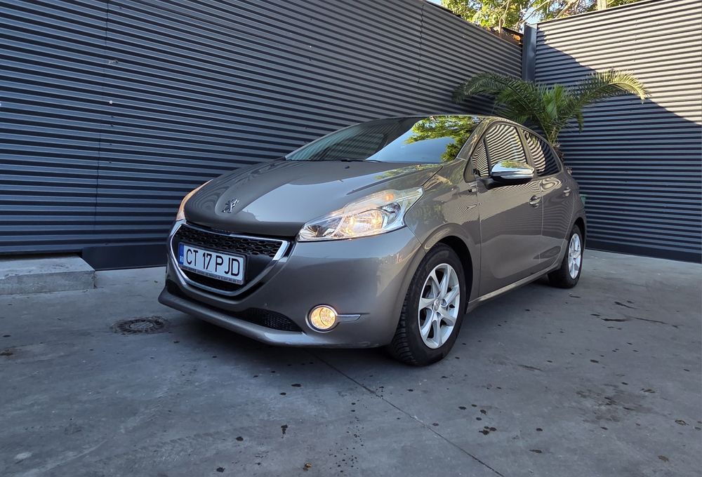 Peugeot Style 208 1.2i PureTech 82 cp an 2015