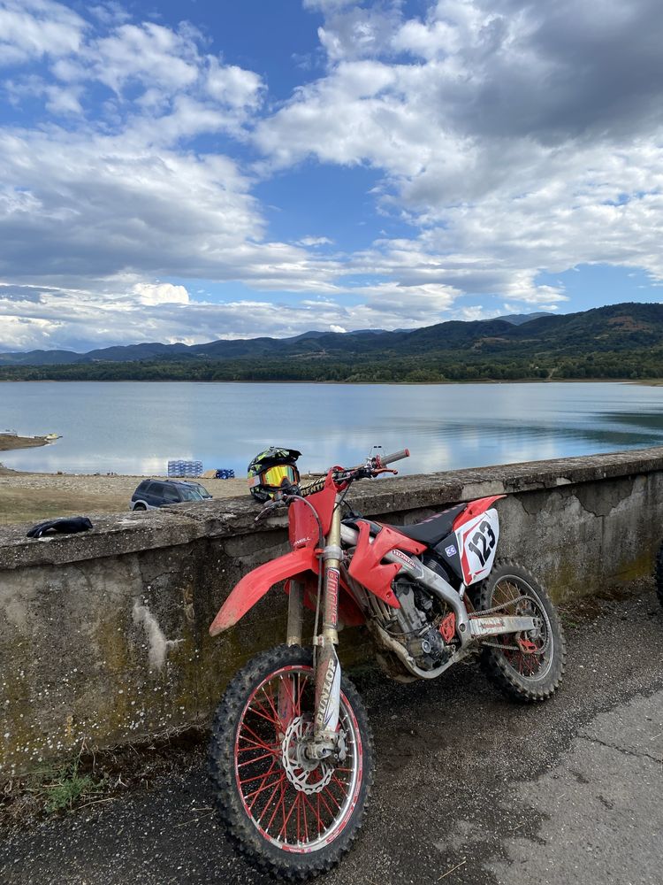 Продава се Honda CRF 250 R