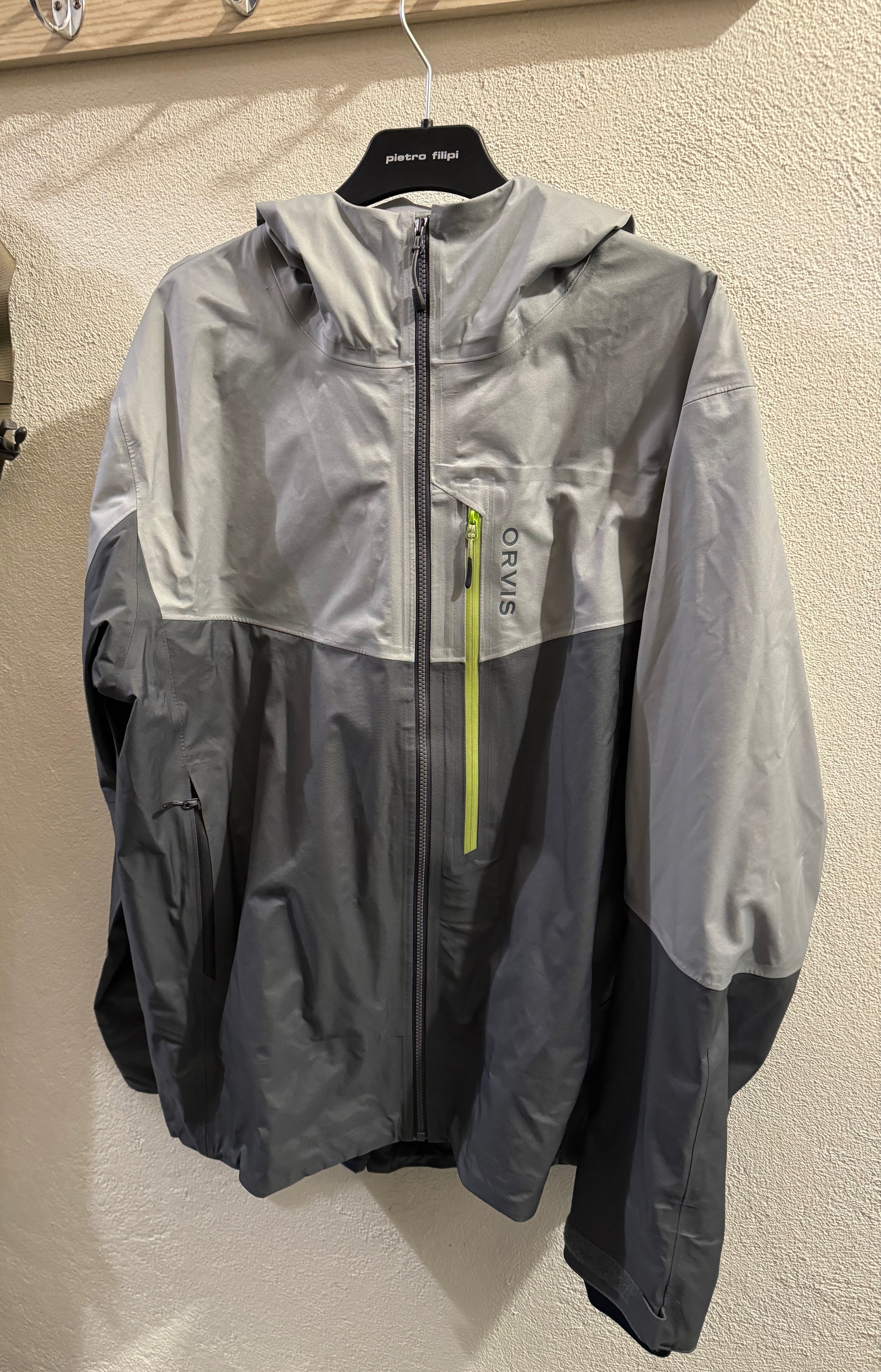 Продавам яке Orvis Ultralight Wading Jacket