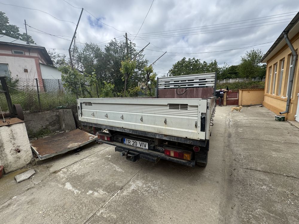 De vanzare ford transit sau schimb cu auto 8 locuri.
