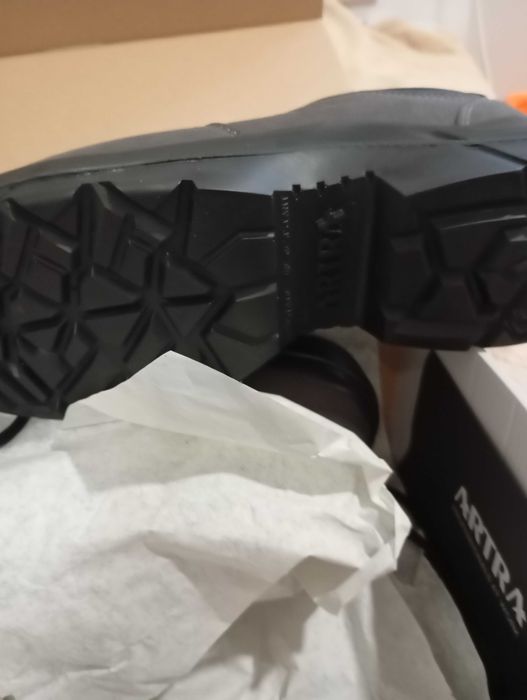 Продавам обувки Artra