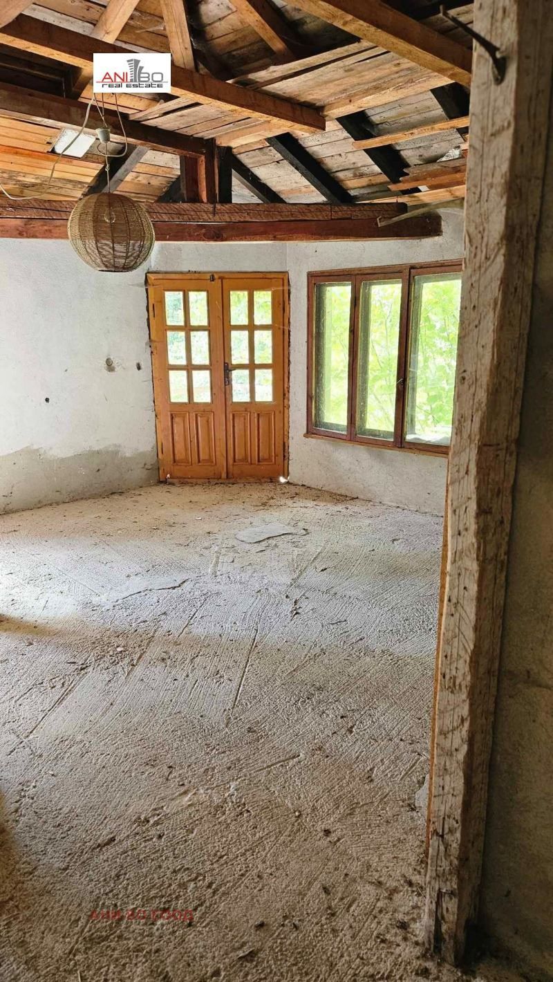Къща в София, област-в.з. Ярема площ 156 цена 160000