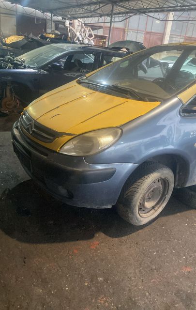 Far stanga Citroen Xsara Picasso prima generatie (facelift)