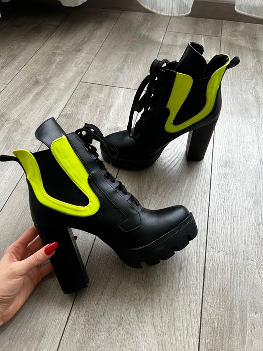 Боти по модел на dsquared2 38